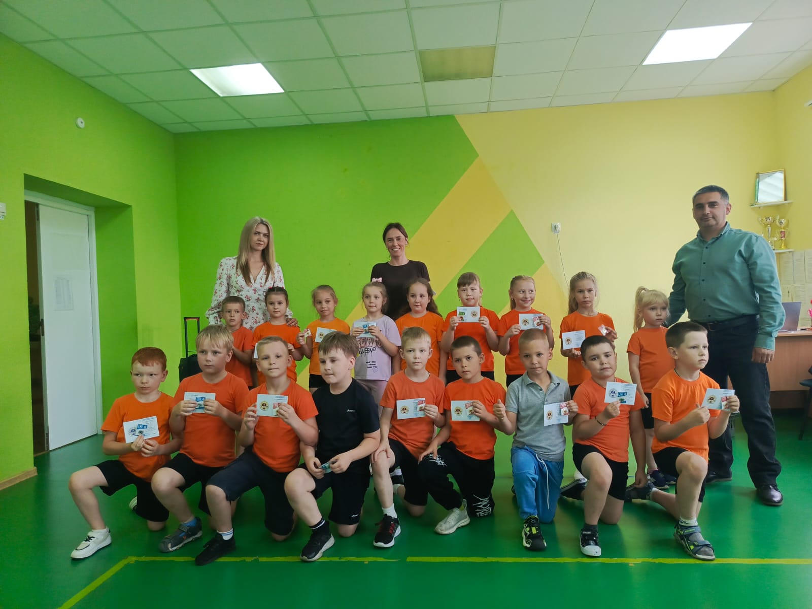 В стенах детского сада «Орлёнок» прошло награждение воспитанников знаками отличия Всероссийского физкультурно-спортивного комплекса «Готов к труду и обороне»..