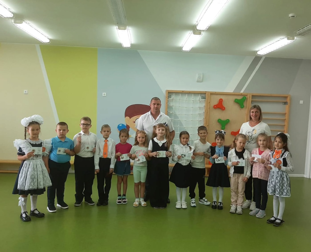 Воспитанники детского сада "Изумрудный город" были награждены знаками отличия Всероссийского физкультурно-спортивного комплекса "Готов к труду и обороне"..