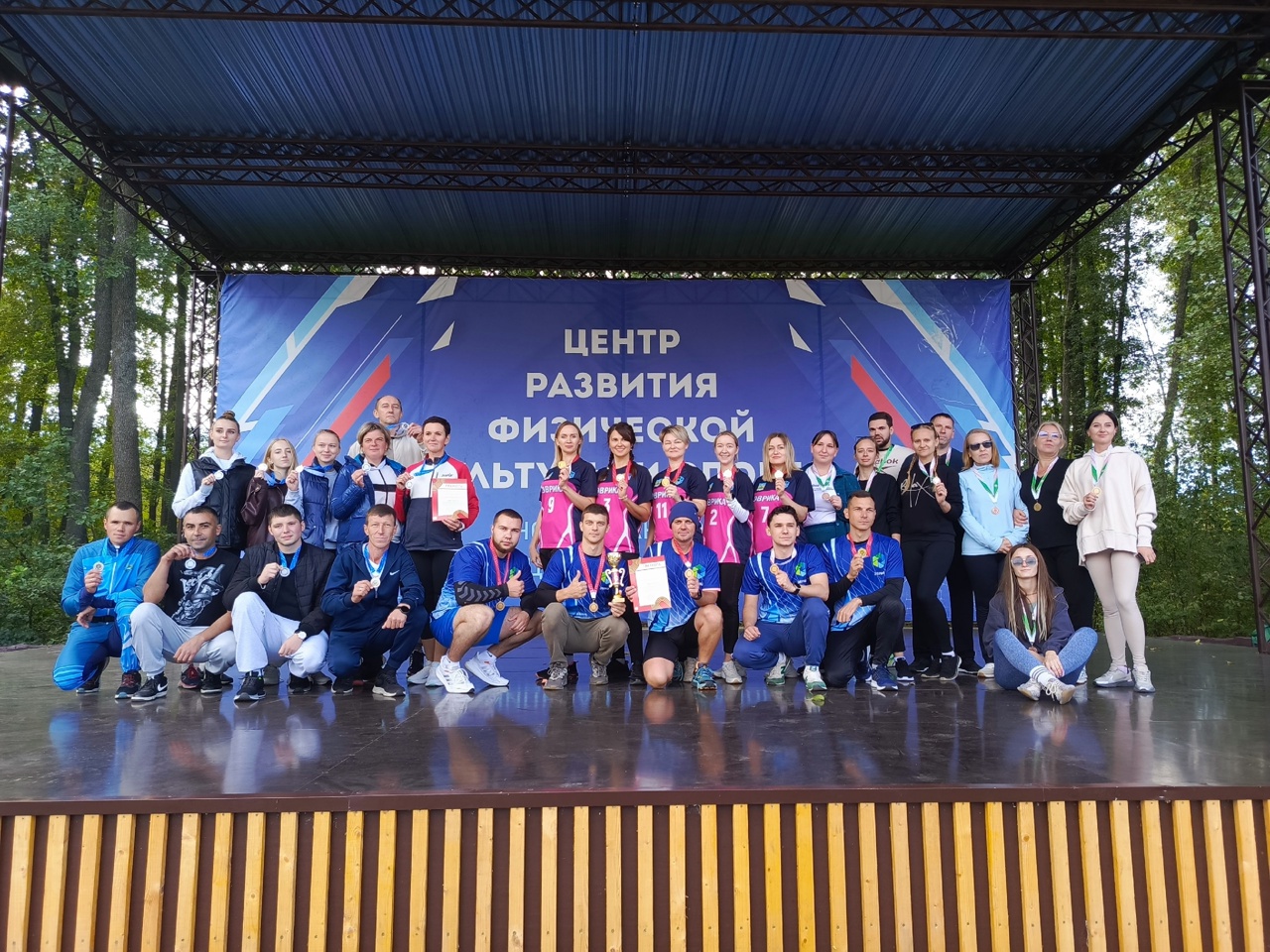 Фестиваль Всероссийского физкультурно-спортивного комплекса «Готов к труду и обороне», организованный Центром развития физической культуры и спорта, прошел накануне Дня учителя и подарил участникам море позитива и хорошее настроение..