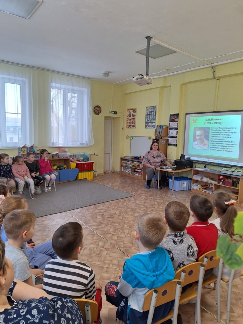 Заведующий Воронежской сельской библиотекой провела экологический час «Сказочный мир Виталия Бианки» для воспитанников Никольского детского сада, посвящённого юбилею писателя..