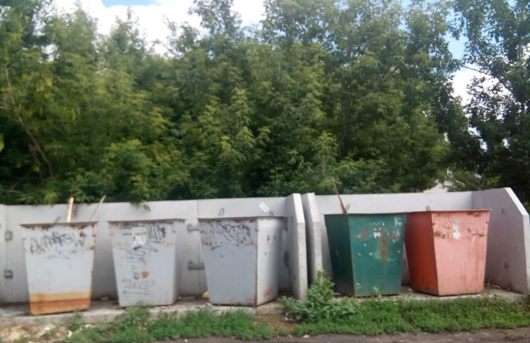 Уборка мусорных площадок.. Уборка мусорных площадок..